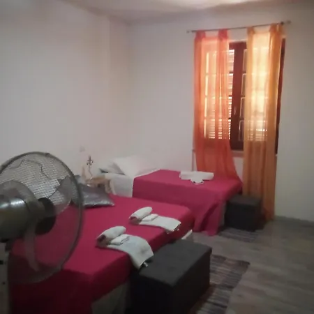 Δωμάτια σε οικογενειακή κατοικία Smeralda