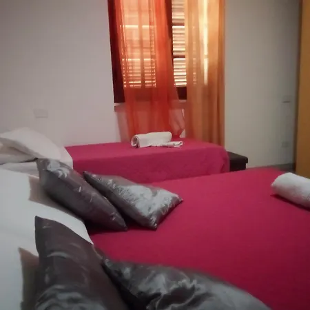 Quarto em Acomodações Particulares Smeralda Olbia